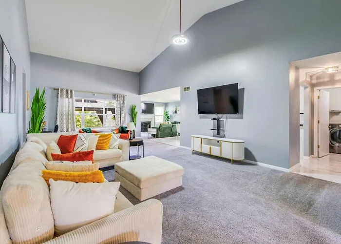 Holiday home Modern Comfort - Stylish 3br Getaway *