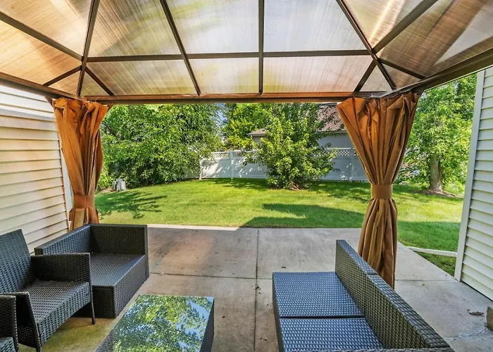 Modern Comfort - Stylish 3br Getaway *