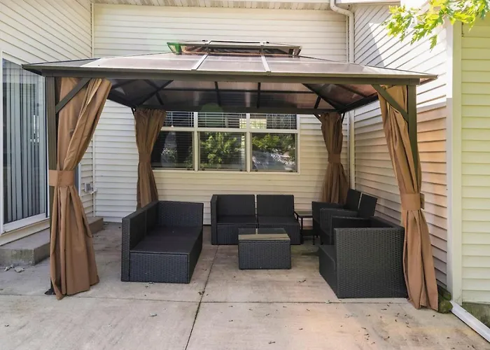 Modern Comfort - Stylish 3br Getaway