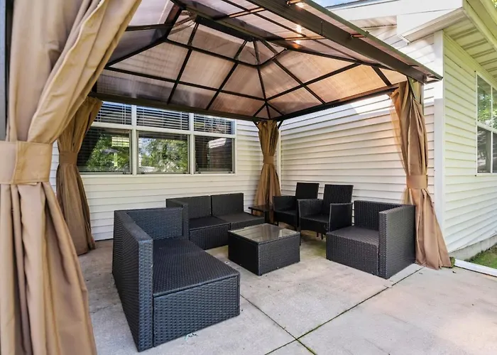 Holiday home Modern Comfort - Stylish 3br Getaway *