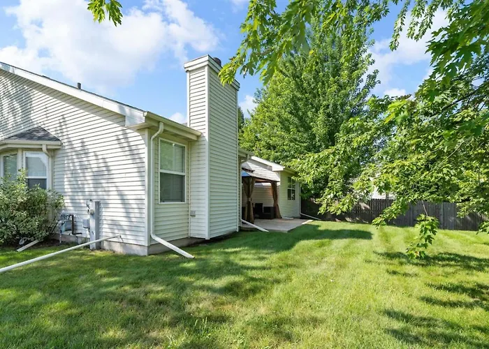 Modern Comfort - Stylish 3br Getaway Holiday home Loves Park