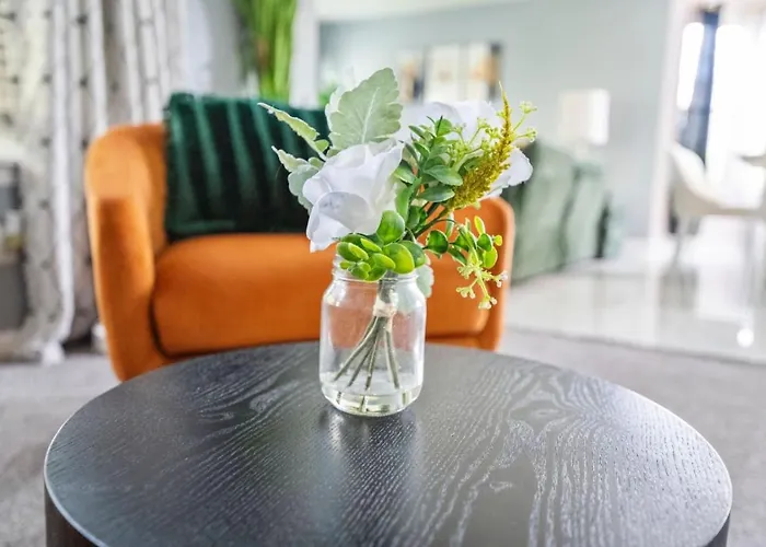 Modern Comfort - Stylish 3br Getaway