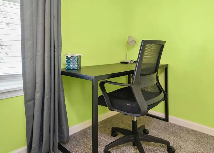 Modern Comfort - Stylish 3br Getaway Loves Park