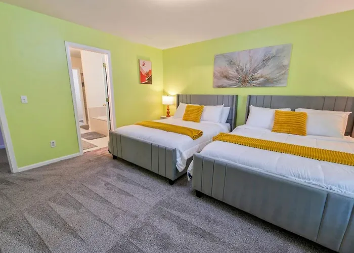 Modern Comfort - Stylish 3br Getaway