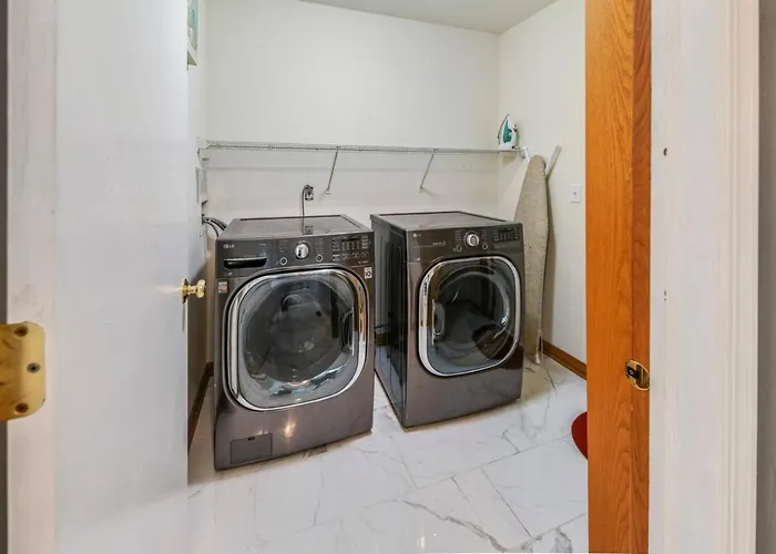 Holiday home Modern Comfort - Stylish 3br Getaway Loves Park