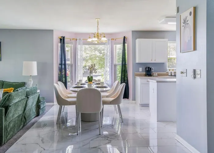 Holiday home Modern Comfort - Stylish 3br Getaway *