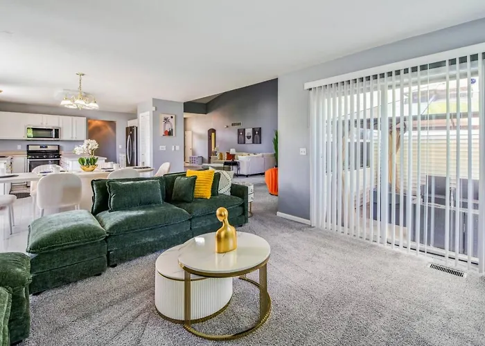 Modern Comfort - Stylish 3br Getaway Loves Park