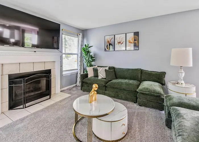 Modern Comfort - Stylish 3br Getaway Holiday home *