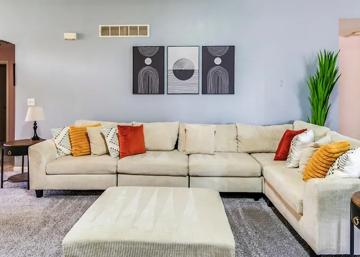Modern Comfort - Stylish 3br Getaway * Loves Park