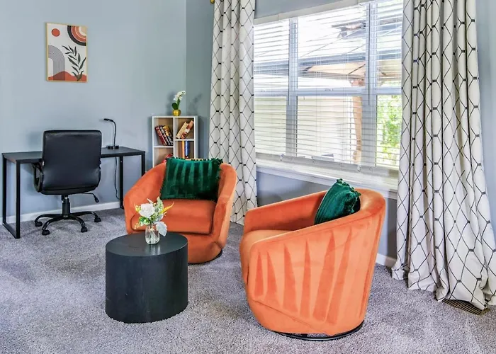 Modern Comfort - Stylish 3br Getaway * Loves Park
