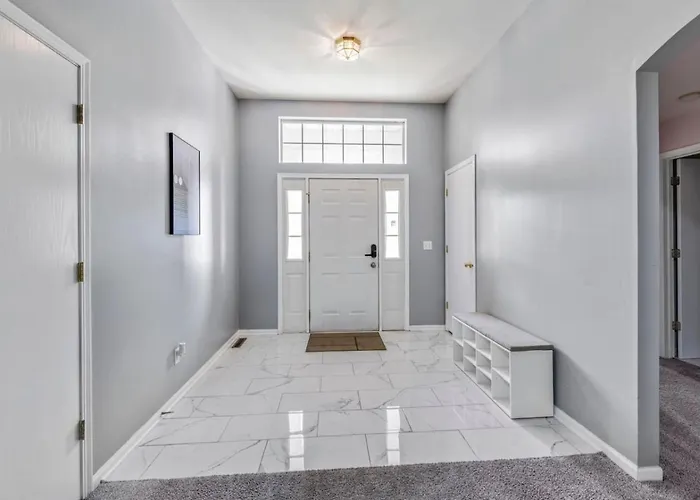 Modern Comfort - Stylish 3br Getaway Holiday home *