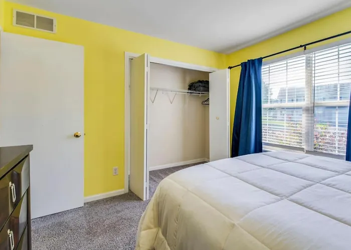 Holiday home Modern Comfort - Stylish 3br Getaway *