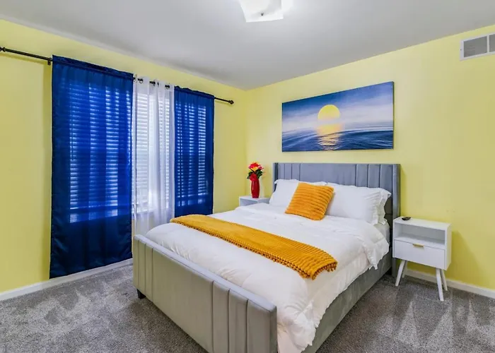 Modern Comfort - Stylish 3br Getaway *