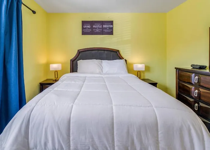 Holiday home Modern Comfort - Stylish 3br Getaway *