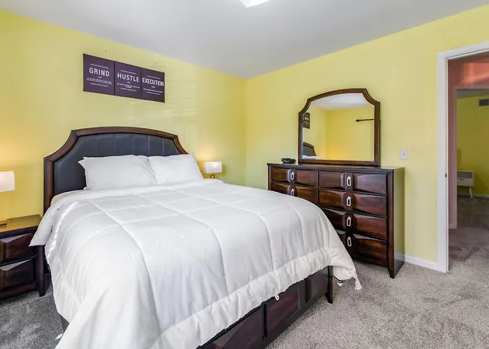 Modern Comfort - Stylish 3br Getaway Loves Park
