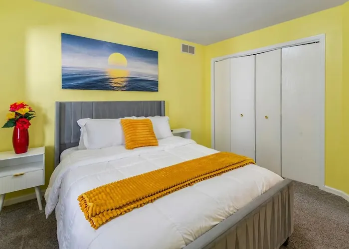 Modern Comfort - Stylish 3br Getaway