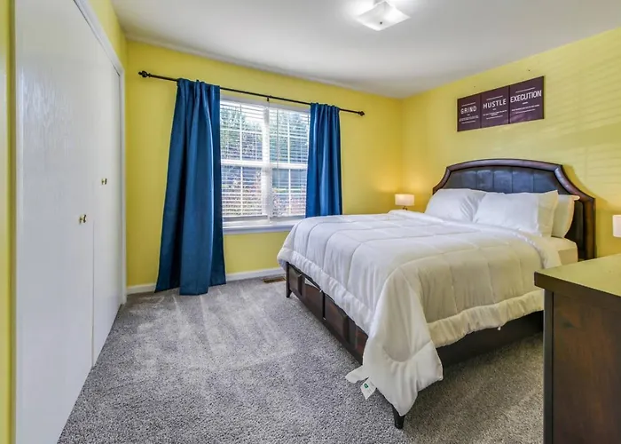 Modern Comfort - Stylish 3br Getaway Holiday home *